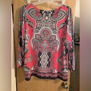 Ladies 2X top. Very gently worn and washed.